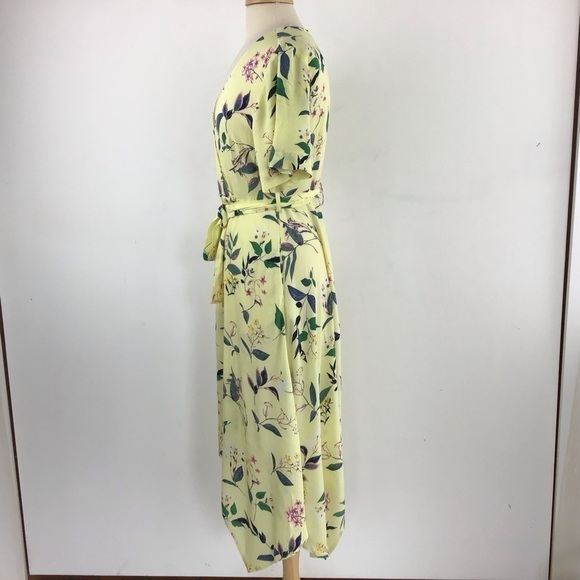 Banana Republic yellow print short sleeved flowy rayon crepe wrap dress size 4. - Picture 5 of 9